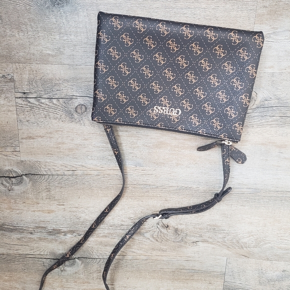 GUESS | Crossbody Adjustable Strap Womens Purse - Picture 2 of 13